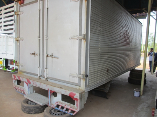 ขายตู้แห้ง 3 บาน ยาว5เมตร สภาพดี ขายตู้แห้ง 3 บาน ยาว5เมตร สภาพดี