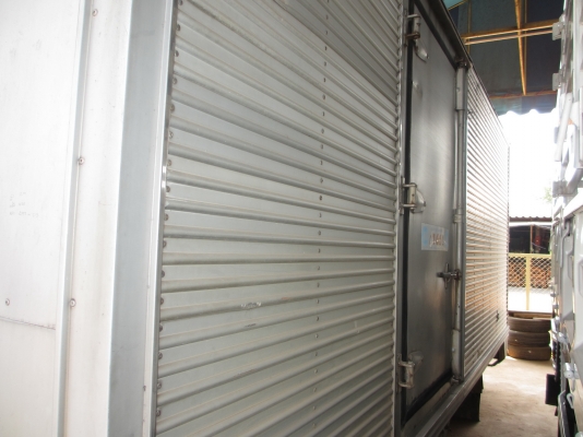 ขายตู้แห้ง 3 บาน ยาว5เมตร สภาพดี ขายตู้แห้ง 3 บาน ยาว5เมตร สภาพดี