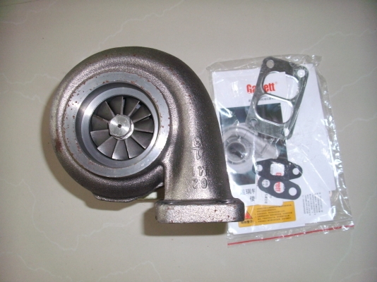 เทอร์โบ 6D31,PART No.46185-01010(หน้าแปรน สี่เหลี่ยมผืนผ้า)