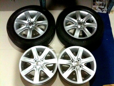 ล้อพร้อมยางสองเส้น สภาพ ใหม่เอี่ยมล้อไม่มีรอยใดใดทั้งสิ้น Vios รุ่น s ราคา 6500 Tel.085-150-9040..P