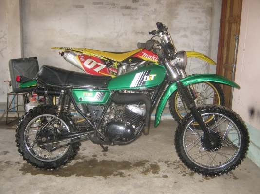 ขาย DT 100 ราคา 10,000 บาท สีเขียว ล้อหน้า 17 นิ้ว  ล้อหลัง 14 นิ้ว  NO Book  ติดต่อโทร 089-6291500