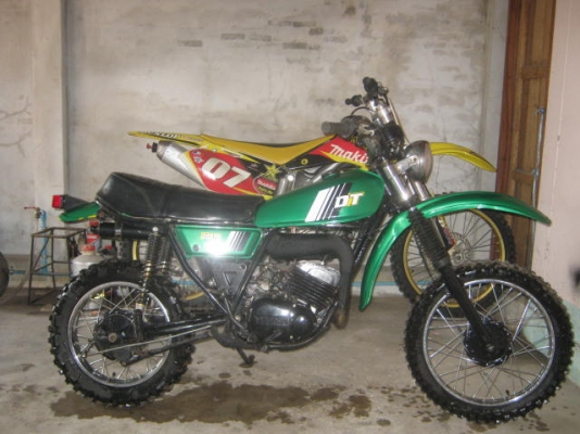 ขาย DT 100 ราคา 9,800 บาท สีเขียว ล้อหน้า 17 นิ้ว  ล้อหลัง 14 นิ้ว  NO Book  ติดต่อโทร 089-6291500