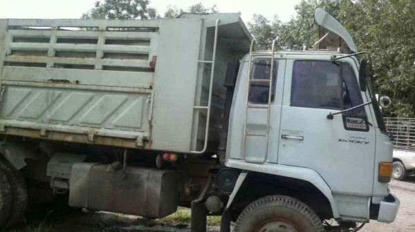 10ล้อดั้มISUZU ROCK240 นางฟ้าแท้ ดั้มสามมิตรแม่ลูก