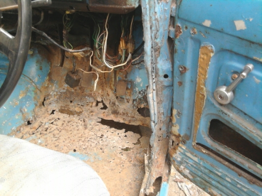 ขาย ดัทสัน 521 เกียร์คอ เครื่องติดมีทะเบียนพร้อมชุดโอน มี 2 คันน