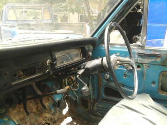 ขาย ดัทสัน 521 เกียร์คอ เครื่องติดมีทะเบียนพร้อมชุดโอน มี 2 คันน