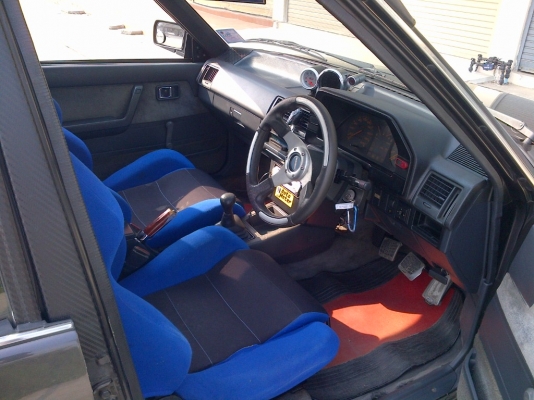 ขาย!!!!!มาสด้าเก๋งแต่ง ของแต่งให้หมด ปี31 รถสีสวยคับ เครื่องยนต์เบ็นซิลประหยัดน้ำมัน พร้อมใช้ ทะเบียน+เอกสารโอน ภาษีหมดไม่หมด 088-2197709