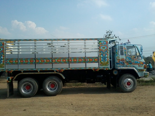 อีซูซุ 240 หัวขาวตัวแรกปรับปรุงเพิ่มเติมแก้ไขตบแต่งให้ดูเหมือนรถใหม่ พร้อมใช้ยางใหม่ เครื่องดีครัดีสวยช่วงล่างเดิมเบรคเดิม ใช้ได้