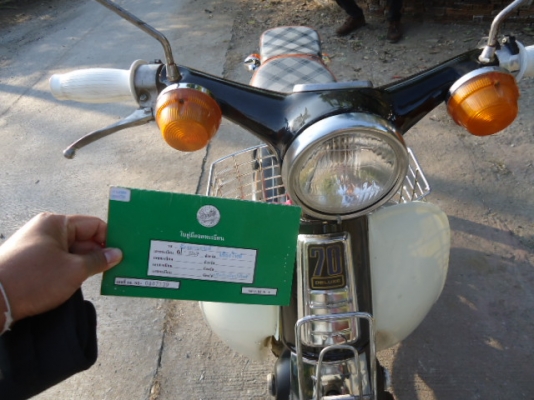 ขาย HONDA C70 สภาพดี วิ่งทางไกลได้ครับเคยวื่งไปกลับ เชียงใหม่ ลำปาง เป็นประจำมาแล้วครับ (ไม่มีปัญหาครับ สบายๆ ชิวๆ) เพราะเป็นเครื่อง HONDA CUSTOM มีเล่มทะเบียนแท้ (ต่อภาษีได้ตลอดครับ) ขายราคา 13,000.-