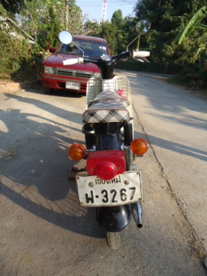 ขาย HONDA C70 สภาพดี วิ่งทางไกลได้ครับเคยวื่งไปกลับ เชียงใหม่ ลำปาง เป็นประจำมาแล้วครับ (ไม่มีปัญหาครับ สบายๆ ชิวๆ) เพราะเป็นเครื่อง HONDA CUSTOM มีเล่มทะเบียนแท้ (ต่อภาษีได้ตลอดครับ) ขายราคา 13,000.-