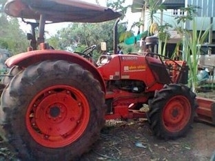 KUBOTA M7040 - 2 เพลา ทำงาน 1,600 ชม. สภาพดีมากใช้งานน้อย เครื่องดีไม่มีเยิ้ม อุปกรณ์ครบพร้อม มีใบดันหน้า ผานพรวนดิน 6 ช่วงล่างแน่นดี ระบบไฮดรอลิกส์ไม่มีแตกไม่มีรั่วซึ่ม ยางสภาพดีพร้อมทำงานได้เลย เอกสารเล่มทะเบียนครบพร้อม ราคาต่อรองได้ครับ