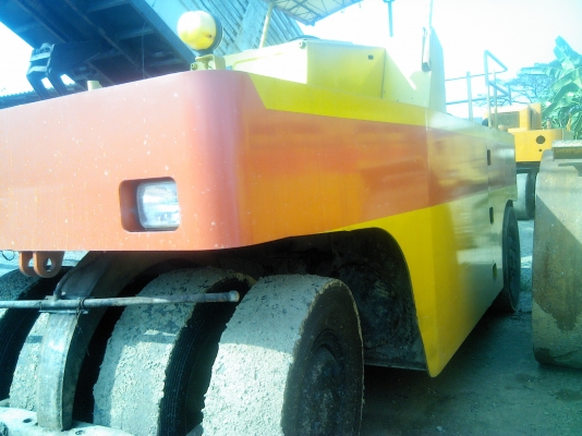 รถบดซาไกล 9 ล้อ