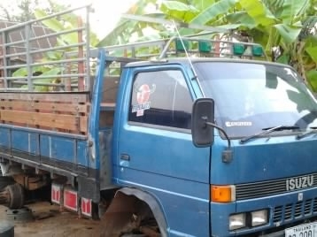 ISUZU TL - 110 HP เครื่องฝาขาว ช่วงล่างใหญ่กำลังทำการติด F หน้าหลังเสร็จแล้ว กระบะคอกเหล็กแผงข้างไม้ความยาว 4.30 เมตรสภาพสวย หัวเก๋งบางๆไม่มีผุภายในครบลงเล่มครบถูกต้อง ช่วงล่างคัชซีสวย ยางสภาพดีพร้อมใช้งาน เอกสารทะเบียนภาษีครบพร้อมโอน ราคาต่อรองได้ครับ