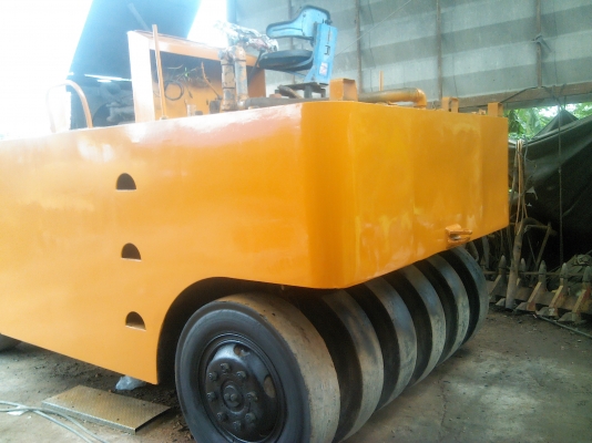 รถบดคาวาซากิ 11 ล้อ