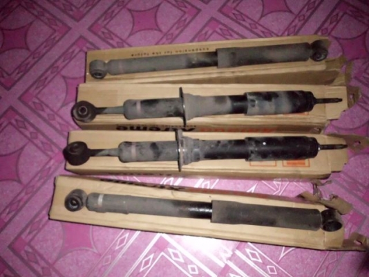 ขายโช้คเดิมๆโตโยต้าวีโก้พรีรันเนอร์ขายถูก สภาพดีไม่รั่วไม่ซึ่มพึ่งถอดออกเพราะเปลี่ยนตัวใหม่