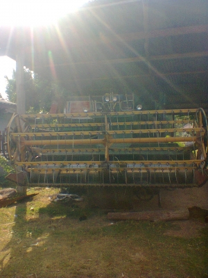ต้องการขายรถเกี่ยวข้าวไทเส็ง