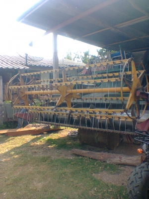 ต้องการขายรถเกี่ยวข้าวไทเส็ง