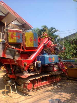 ต้องการขายรถเกี่ยวข้าว