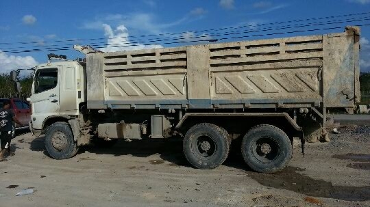 รถฮีโน่ 10 ล้อดั๊ม  260 แรงม้า ปี 49 ( ขายแม่ลูก  ห่าง ปี 51 )  สนใจติดต่อ 0816079515