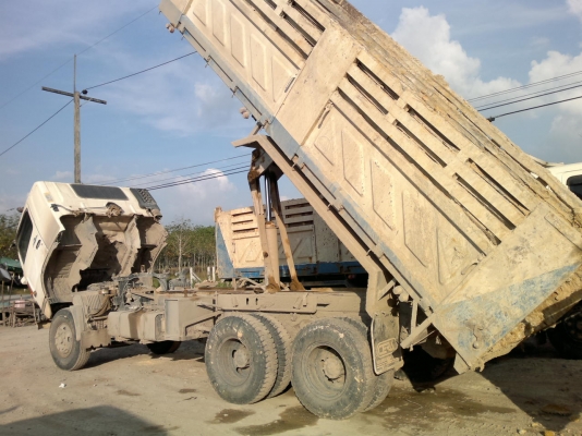 รถฮีโน่ 10 ล้อดั๊ม  260 แรงม้า ปี 49 ( ขายแม่ลูก  ห่าง ปี 51 )  สนใจติดต่อ 0816079515