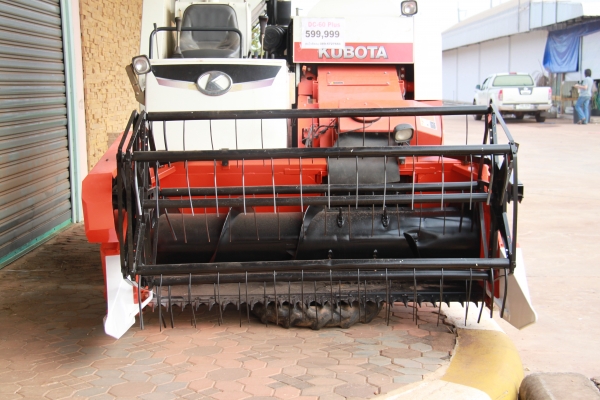 ขายรถเกี่ยวข้าว KOBUTA DC60 PLUS ขายรถเกี่ยวข้าว KOBUTA DC60 PLUS