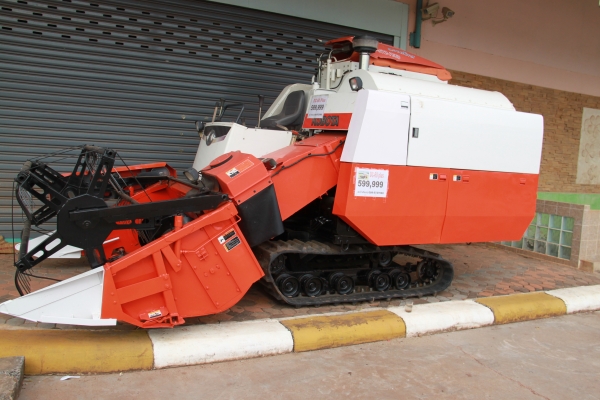 ขายรถเกี่ยวข้าว KOBUTA DC60 PLUS