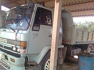 รถอิซูซุ 6 ล้อดั๊ม  FTR 195 แรงม้า   สนใจติดต่อ 081 - 6079515