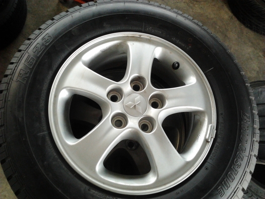 ยางป้ายแดง 217-70-15 ปุ่มยังอยู่เลย