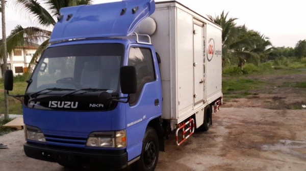 ***ขายแล้วครับขอบคุณ Truck2hand ขาย ISUZU NKR-130 6ล้อบรรทุกตู้แห้ง 3บาน NKR71LY52A3 4HG1-130HP ห้างแท้ปี47 เครื่องเดิม เกียร์เดิม เครื่องแน่น แห้ง แรงดี ไม่เยิ้ม เกียร์ดีไม่มีหลุด ช่วงล่างเดิมๆ 5น็อต หน้า-หลัง คัสซีสวยเดิมๆ ไม่ปะไม่ดาม ไม่มีบวม