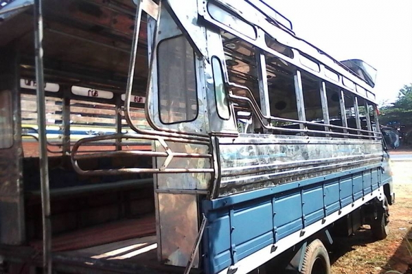 **425,000 บ.ต่อรอง///6ล้อโดยสารNPR-115**ขาย ISUZU NPR-115 6ล้อมีหลังคาโดยสาร 5.0ม.JAANPR59PL 4BD1-115HP ห้างแท้ เกียร์สั้น ปี34 เครื่องเดิม เกียร์เดิม เครื่องดี แรงดี เกียร์สั้น เข้าง่าย ช่วงล่างเดิม 6น็อต หน้า-หลัง คัสซีดีพอได้ เก็บงานมาบ้าง หัวเก๋งดี ไม