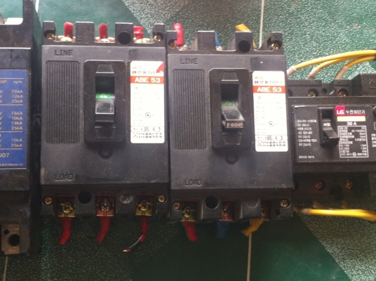 เบรกเกอร์ 3 เฟส ABE จากญี่ปุ่น ขนาด 50 A .(มี 2 ตัว)