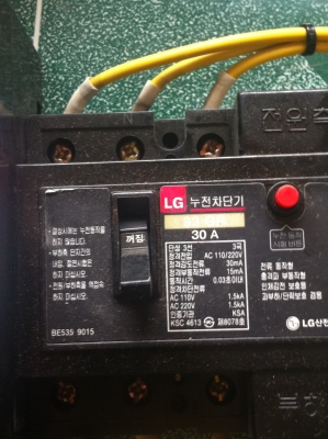 เบรกเกอร์ 3 เฟส ABE จากญี่ปุ่น ขนาด 50 A .(มี 2 ตัว)