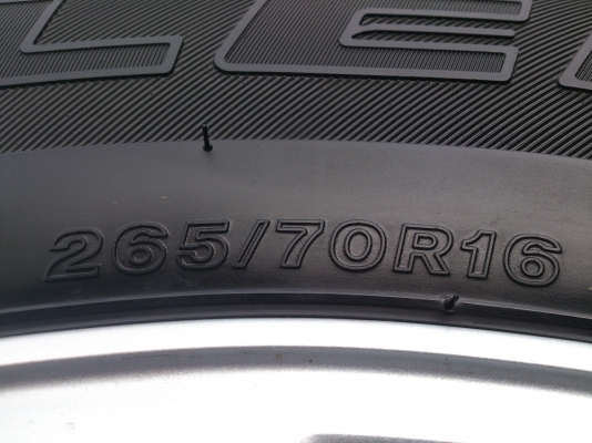 ขายแม็กTOYOTA  VIGO  CHAMP ขอบ16 พร้อมยางบริดสโตน 265/70R16  ยางสัปดาห์ที่28ปี12  ดอกยางนิ่มลึกไม่ร้าวไม่แตกลายดอกเต็ม จำนวน  1  ชุด พร้อมน๊อตแท้ 24  ตัว