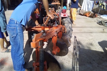 รถไถนาเครืองอารที140ผานสาม ดันหน้าทำงานปกติ รถไถนาเครืองอารที140ผานสาม ดันหน้าทำงานปกติ