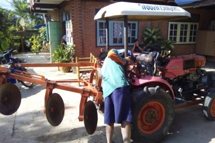 รถไถนาเครืองอารที140ผานสาม ดันหน้าทำงานปกติ รถไถนาเครืองอารที140ผานสาม ดันหน้าทำงานปกติ