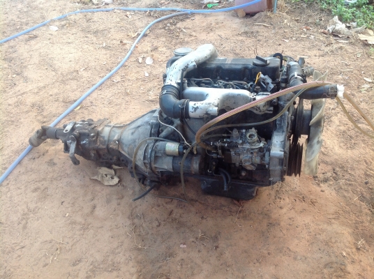 ขาย ((18,000)) เครื่องพร้อมเกียร์ Nissan  TD-27.