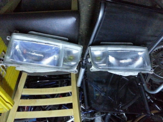 ขายไฟหน้ารถตู้ไฮเอทเก่าญี่ปุ่น ขายไฟหน้ารถตู้ไฮเอทเก่าญี่ปุ่น