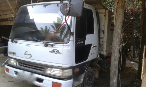 รถฮีโน่ 6 ล้อดั้ม FC4J  145 แรงม้า.  ปี 47   สนใจติดต่อ  081 - 6079515