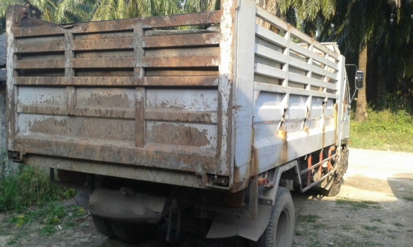 รถฮีโน่ 6 ล้อดั้ม FC4J  145 แรงม้า.  ปี 47   สนใจติดต่อ  081 - 6079515