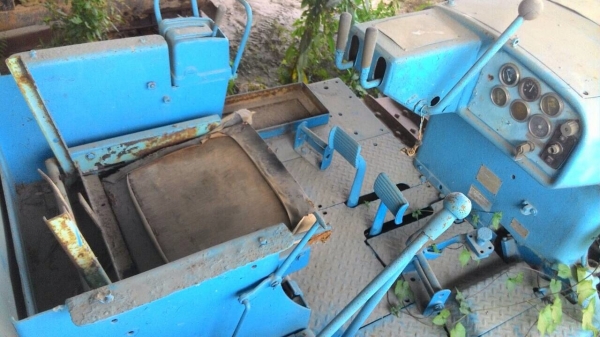 รถไถ ตีนตะขาบ D7F.  สนใจติดต่อ  081 - 6079515