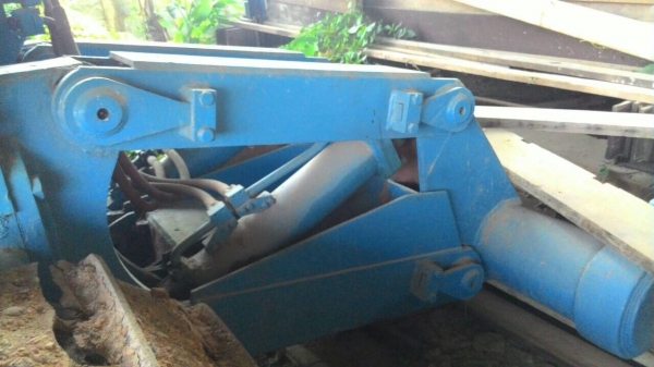 รถไถ ตีนตะขาบ D7F.  สนใจติดต่อ  081 - 6079515