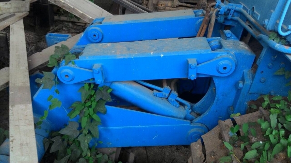 รถไถ ตีนตะขาบ D7F.  สนใจติดต่อ  081 - 6079515