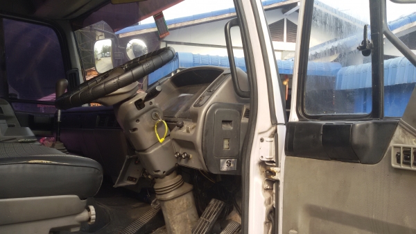 จบแล้วคับขอบคุณลูกค่าสุราช มากเลยคับ. ขายรถ. 6 ล้อ HINO สิงไฮเทค FF 1J. 210แรง รถห้างแท้ เคื่องดี คัชซีสวยเดิม มีตู้สิบบาน กับกะบะคาโก้ให้เลือก สภาพ พล้อมใช้งานคับ