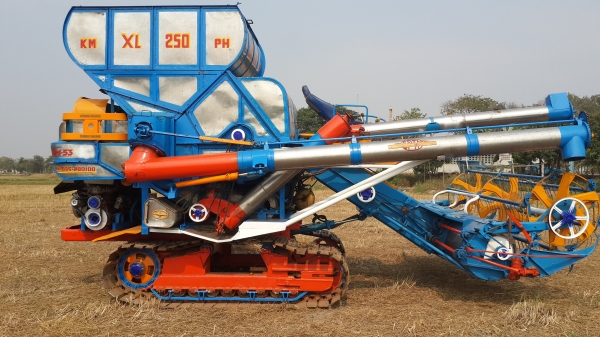 รถเกี่ยวข้าวศักดิ์พัฒนาการเกษตร โทร 0817638762 ไพทูลย์ รถเกี่ยวข้าวศักดิ์พัฒนาการเกษตร โทร 0817638762 ไพทูลย์