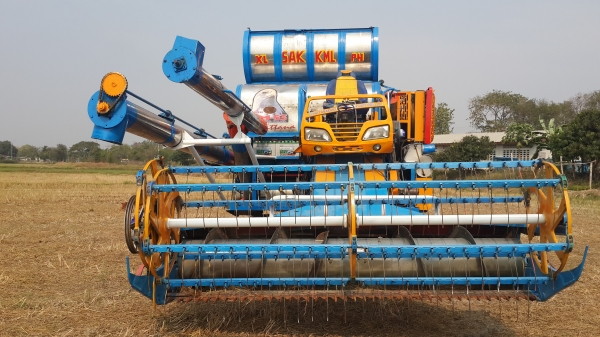 รถเกี่ยวข้าวศักดิ์พัฒนาการเกษตร โทร 0817638762 ไพทูลย์ รถเกี่ยวข้าวศักดิ์พัฒนาการเกษตร โทร 0817638762 ไพทูลย์