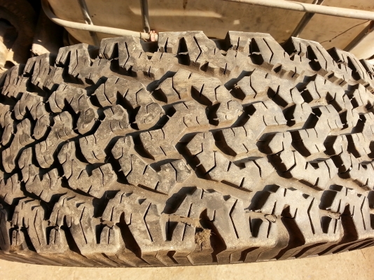 ขายยาง BF ขอบ 16 ครับ ปี 13 ครับ 1 เส้น สวยๆครับ เส้นละ 1000 บาทครับ ขายยาง BF ขอบ 16 ครับ ปี 13 ครับ 1 เส้น สวยๆครับ เส้นละ 1000 บาทครับ