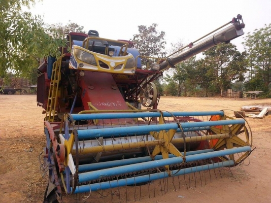 ขายรถเกี่ยวข้าวเกษตรพัฒนารุ่นปลดหนี้ อุ้ม2.5ตัน เครื่อง210แรง ปั้ม21ไดกิ้น ตัวเดิน12 เครื่องดี ช่วงล่างดี ทำงานดี เกี่ยวเร็ว สภาพพร้อมใช้งาน สนใจโทร 090-8588220คุณนะ 093-3258446คุณบิวตี้ ID:narong498 หรือ www.truck.in.th/498 หรือfb:ณรงค์ ซื้อขายรถมือสอง (