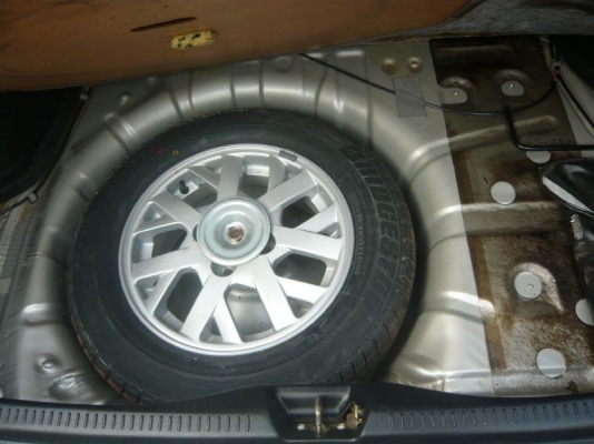 FORD LASER 1.8 รถวิ่งน้อยพร้อมใช้ ขับดีมากๆ ราคาไม่แพง