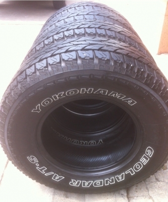 ขายยาง yokohama at 265/70/16 ปี 13