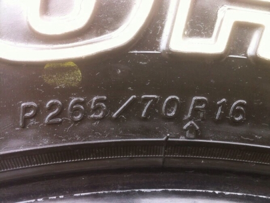 ขายยาง yokohama at 265/70/16 ปี 13