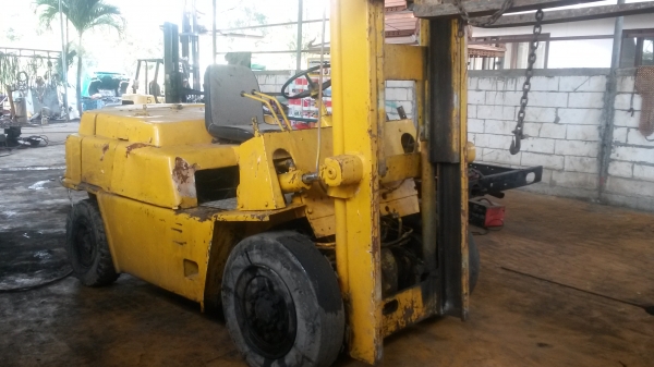 ขายรถโฟ๊คลิ๊ฟโคมัสสุเครื่องดีเซล6สูบ เสาสูง3.20เมตร ยกได้4ตัน เครื่องดีครับประหยัดน้ำมัน เกียร์ออโต้ ขาย 138000 บาท